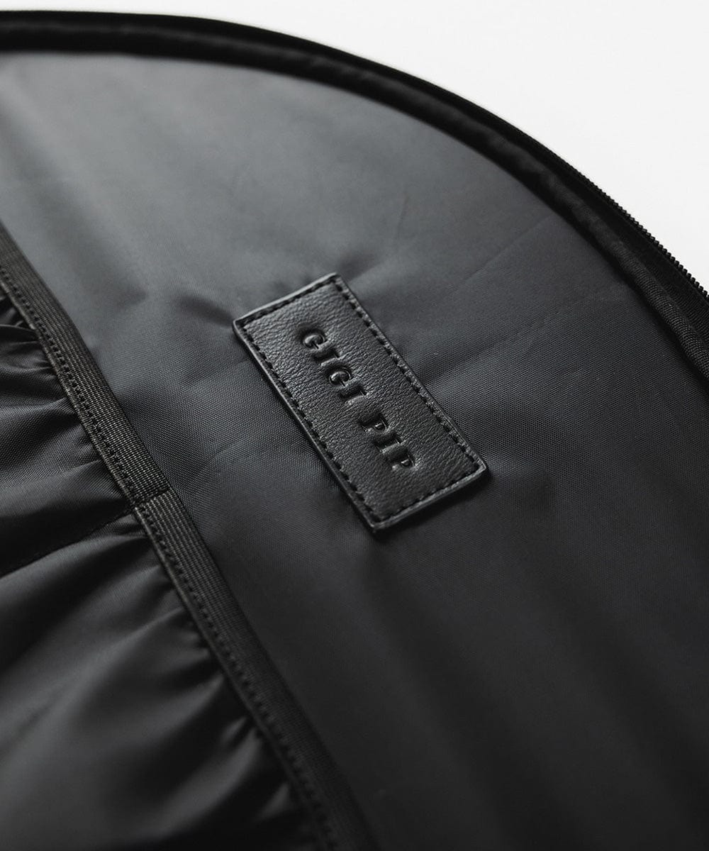 A black hat travel case with the brand label #color_black