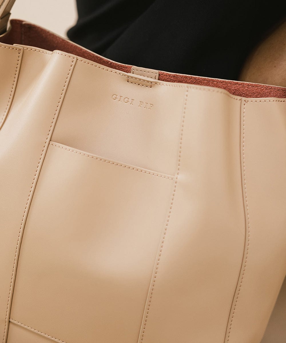 Close up image of a tan Dia everyday leather tote bag #color_tan