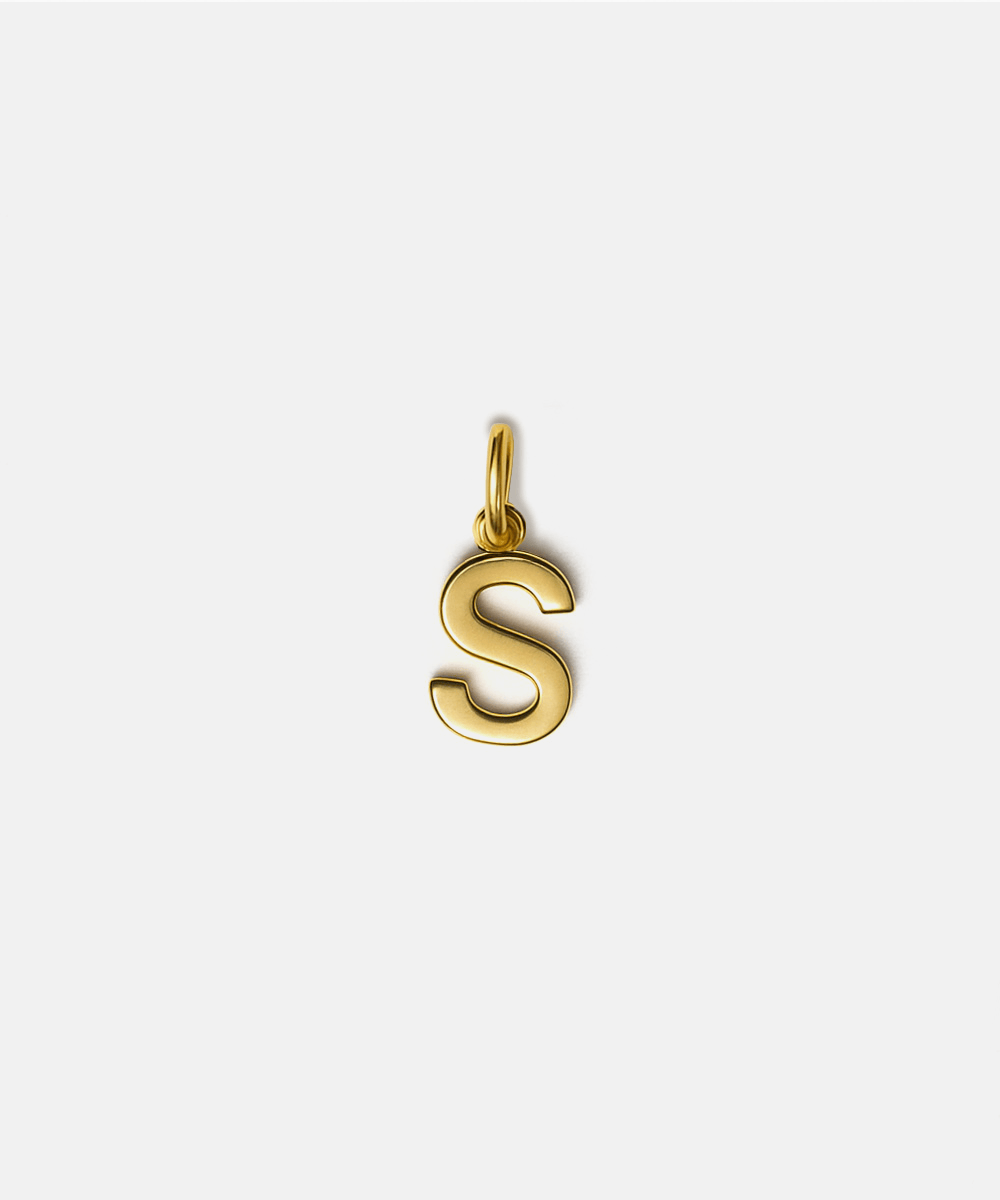 Gold letter 'S' pendant hat charm on a white background #color_gold