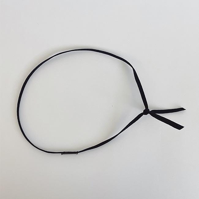 A black grosgrain band on a plain background #color_black