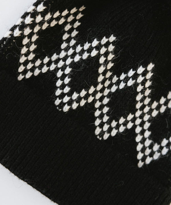 GIgi Pip beanies for women - Elio Pom Beanie - a retro inspired classic knit pom beanie featuring a retro diamond pattern [black]