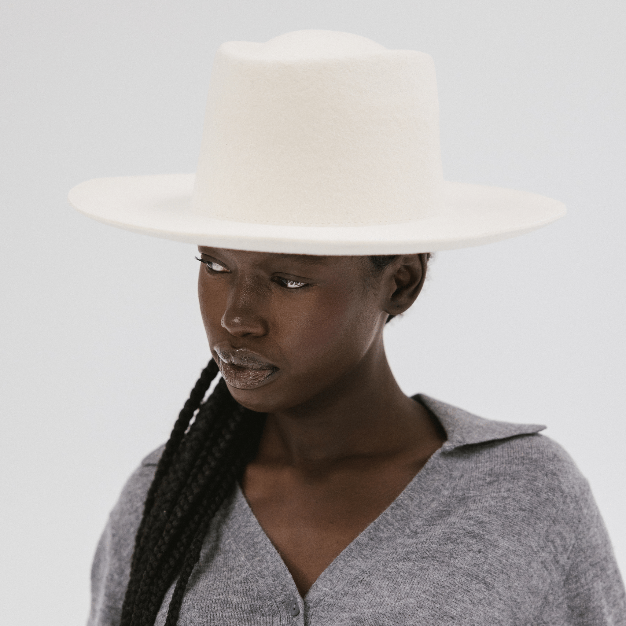 White wide online brim hat mens