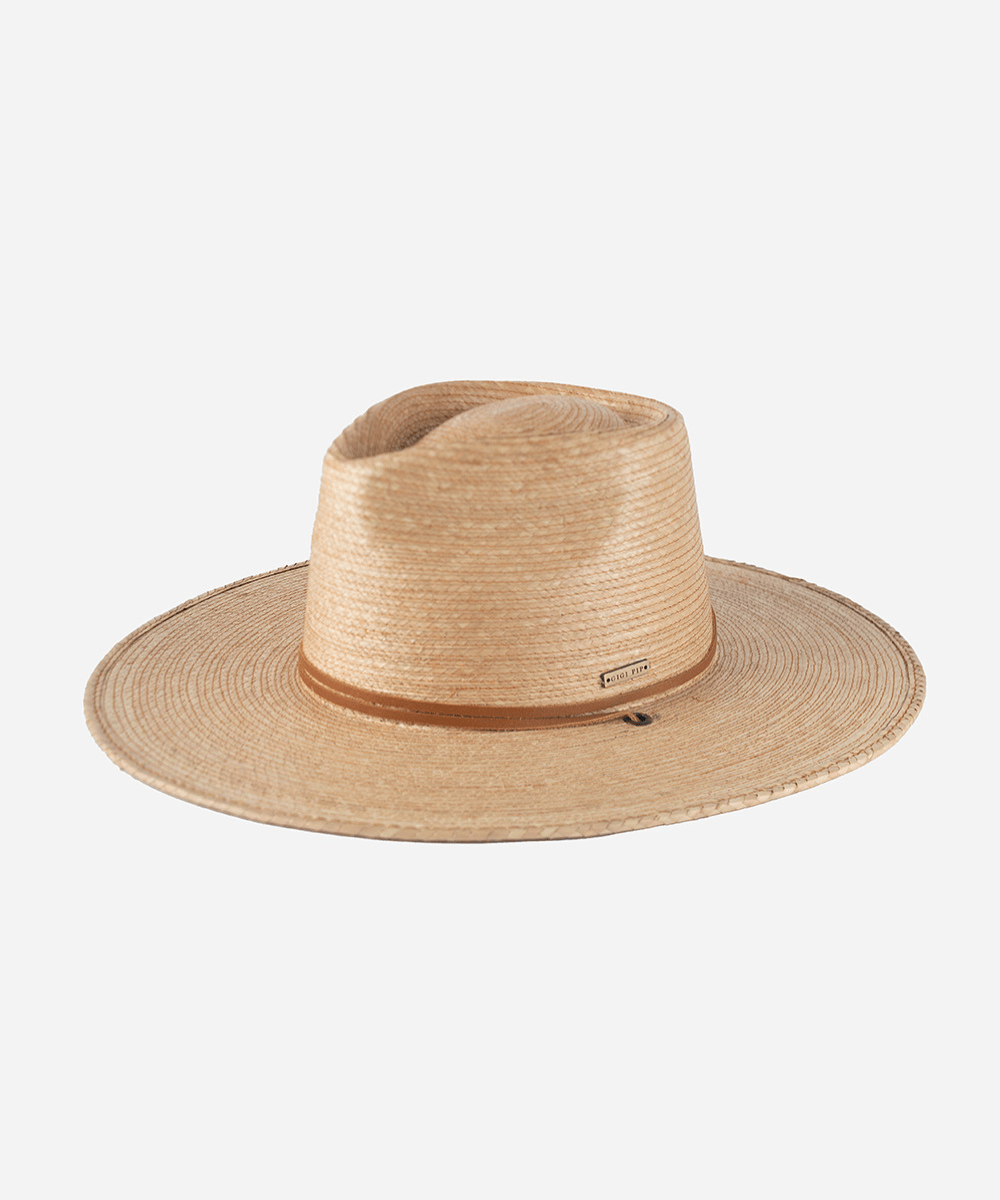 An oak colored straw hat with a brown band on a white background #color_oak