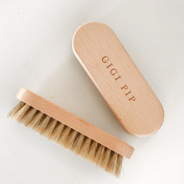 Gigi PIP Handheld Hat Brush
